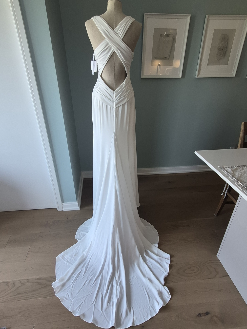 Elegant Wedding Dress – NWT – Size 4 – Criss-Cross Open Back & Plunging Neckline